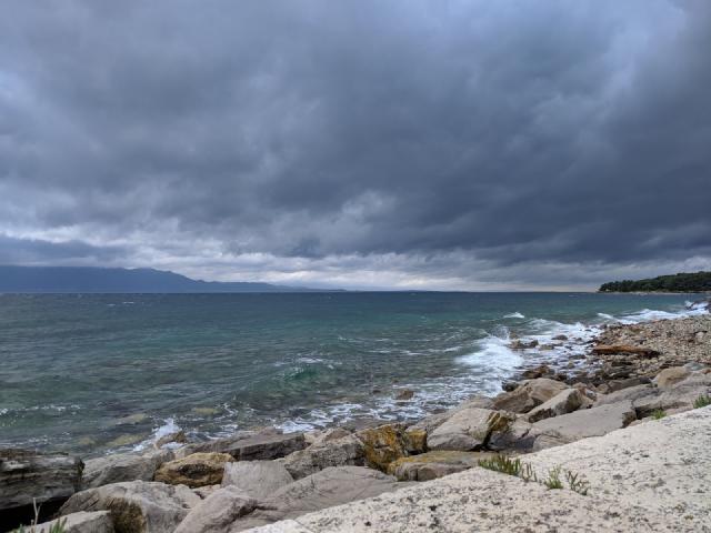 Mood at the ferry port in Sućuraj