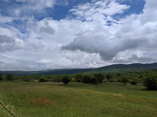 A very wide valley about 30 minutes before Mostar