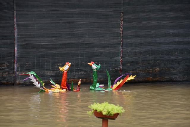 Two birds and their youngling